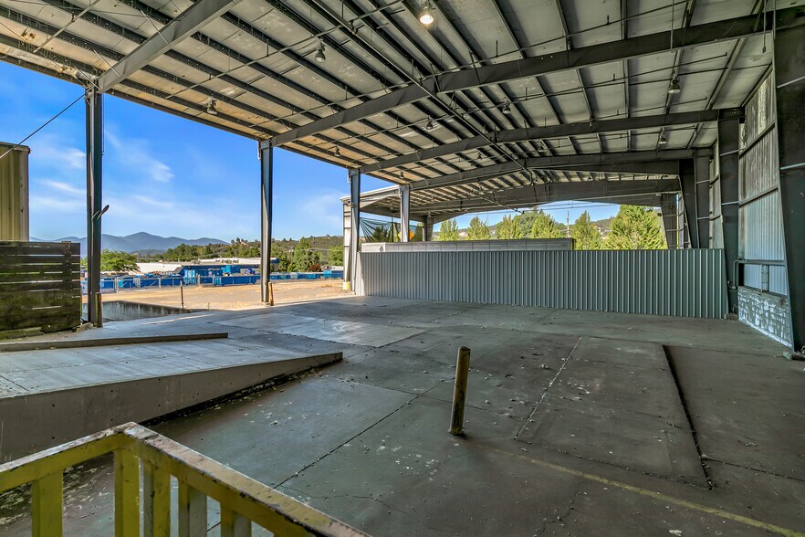 More Photos Of 1990 NW Washington Blvd, Grants Pass Warehouse For Sale