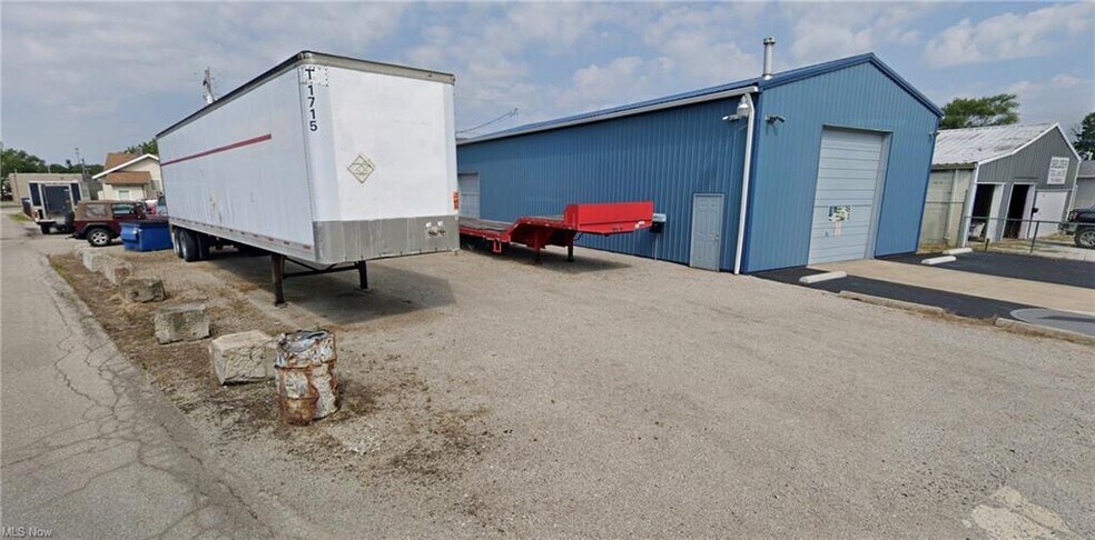 More Photos Of 165 Kenwood St, Elyria Industrial For Sale