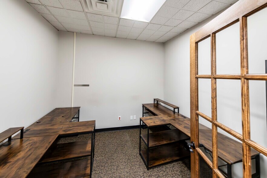 More Photos Of 1119 N 42nd St, Grand Forks Office For Lease