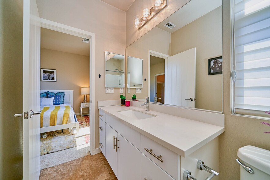 More Photos Of 801 S Anaheim Blvd, Anaheim General Retail For Sale