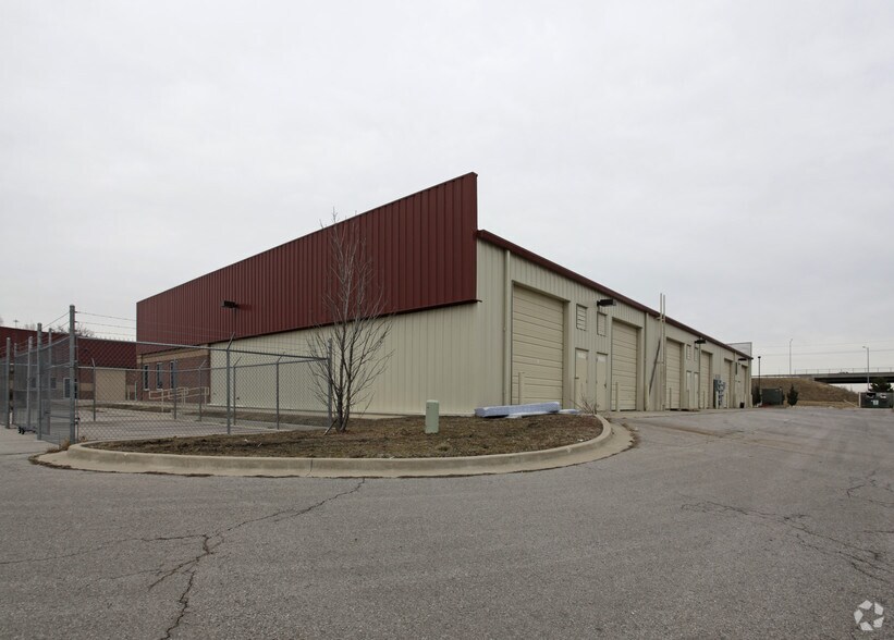 More Photos Of 19313-19363 W 151st Ter, Olathe Warehouse For Lease