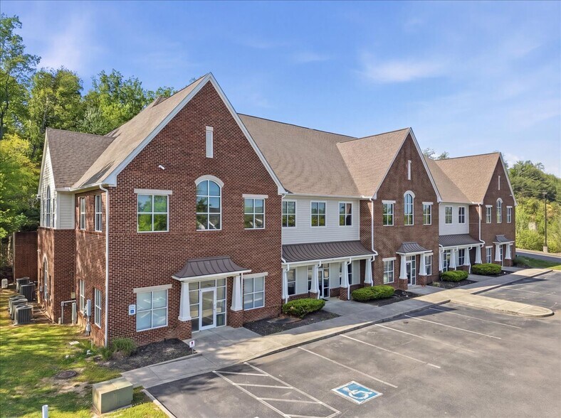 More Photos Of 1750 Commons Point Dr, Knoxville Medical For Lease