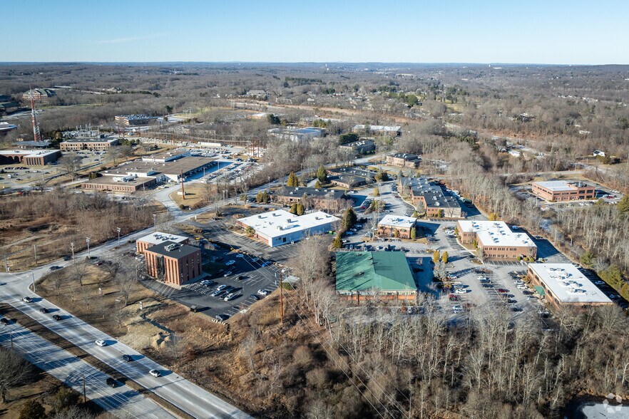 More Photos Of 6 Blackstone Valley Pl, Lincoln Medical For Sale