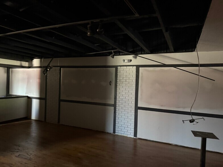 More Photos Of 1640 N Glenstone Ave, Springfield General Retail For Lease