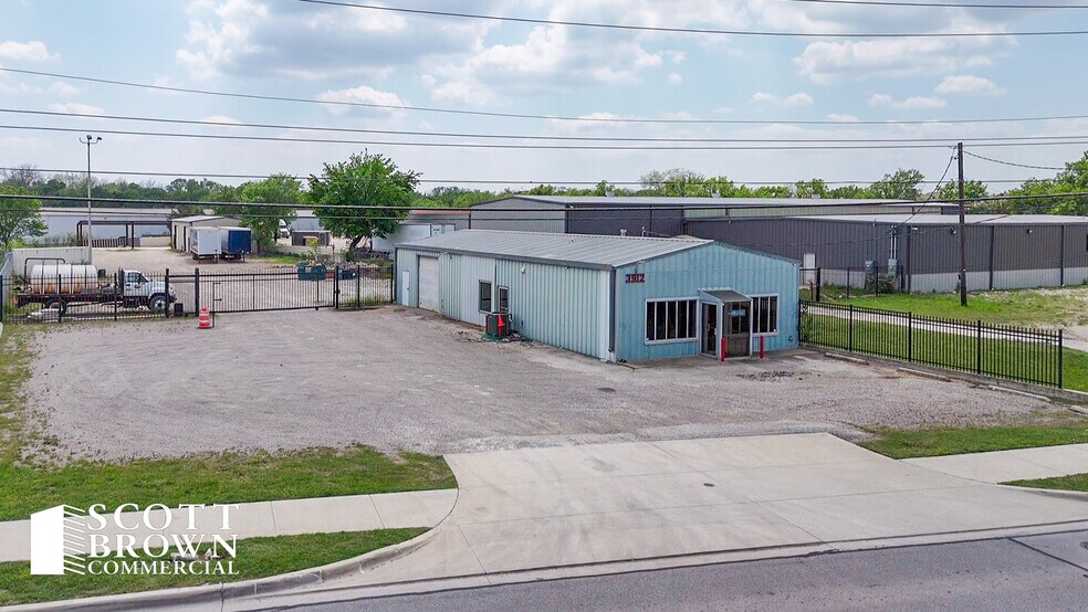 More Photos Of 3912 E McKinney St, Denton Warehouse For Lease