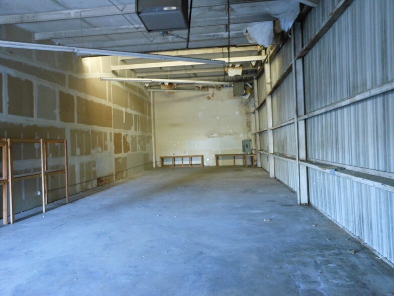 More Photos Of 578 Appleyard Dr, Tallahassee Warehouse For Lease