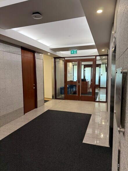 More Photos Of 8585 Rte Transcanadienne, Montréal Office Residential For Lease