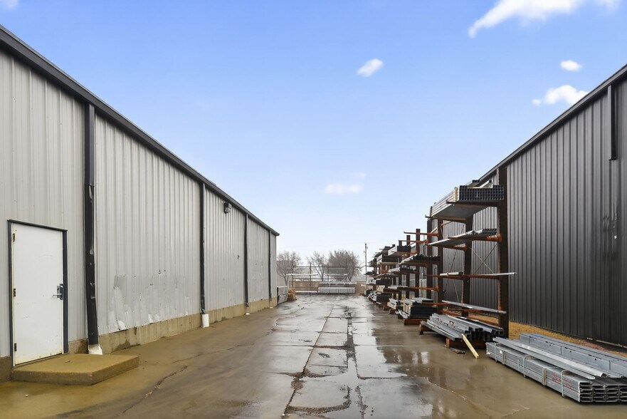 More Photos Of 2605 & 2609 S Carolyn Ave, Sioux Falls Industrial For Lease