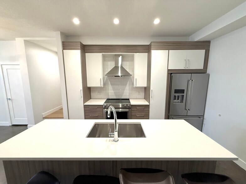 More Photos Of 613 3rd Ave NE, Calgary Apartments For Sale