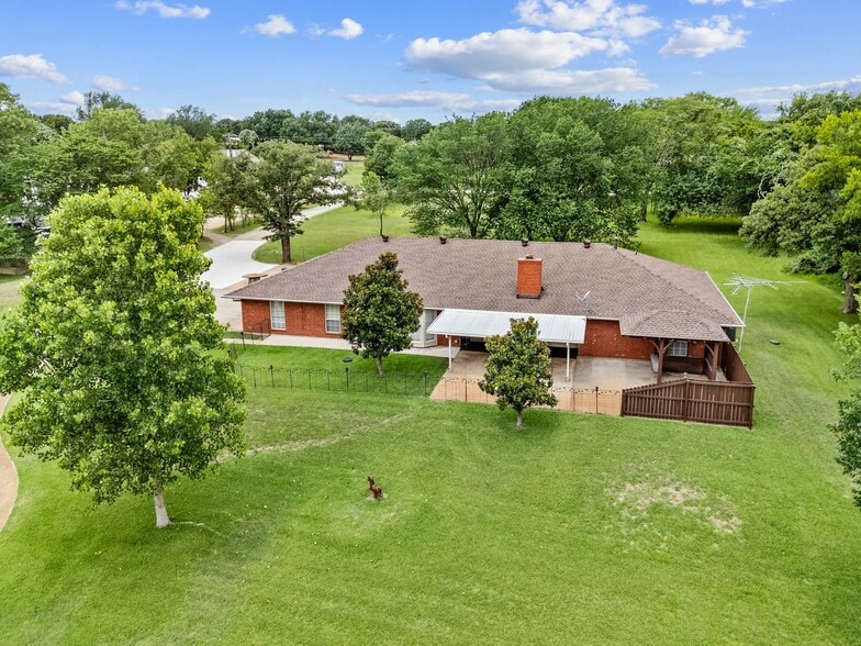 More Photos Of 981 Witherspoon Way, Flower Mound Industrial For Sale