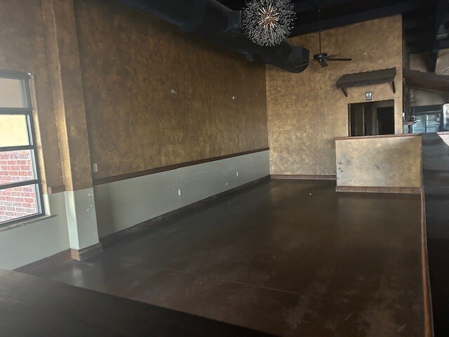 More Photos Of 139 W Shawnee St, Muskogee General Retail For Lease