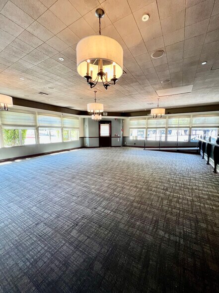 More Photos Of 14572 Big Basin Way, Saratoga Storefront For Lease