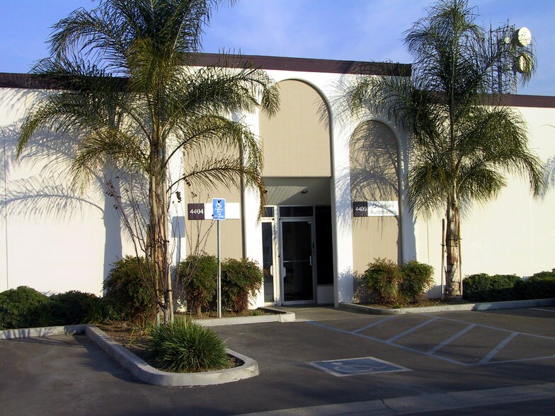 More Photos Of 4332-4358 E La Palma Ave, Anaheim Warehouse For Lease