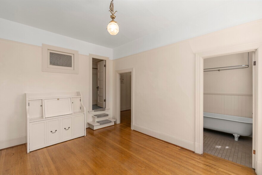 More Photos Of 714-716 NW 24th Pl, Portland Apartments For Sale