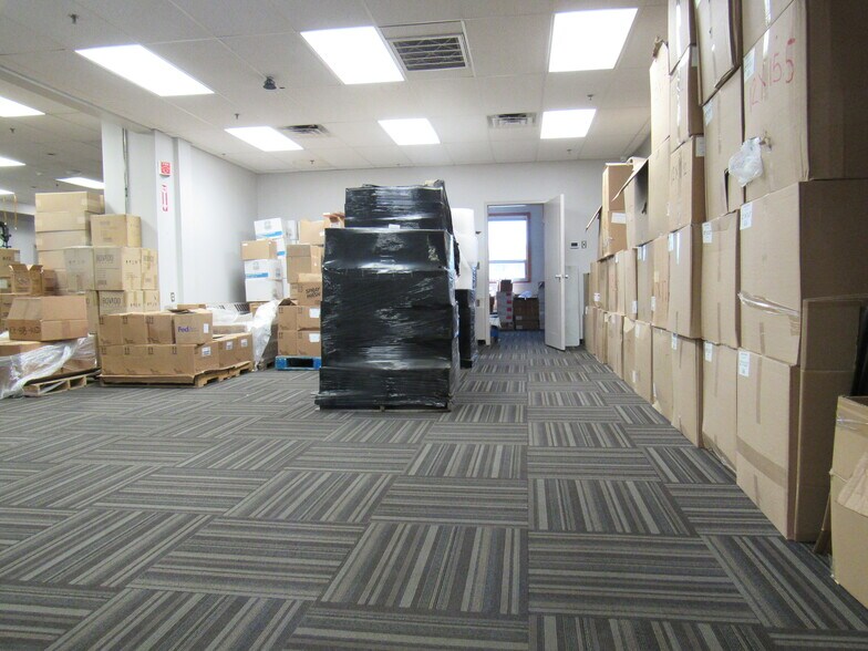 More Photos Of 150 Coldenham Rd, Walden Warehouse For Lease