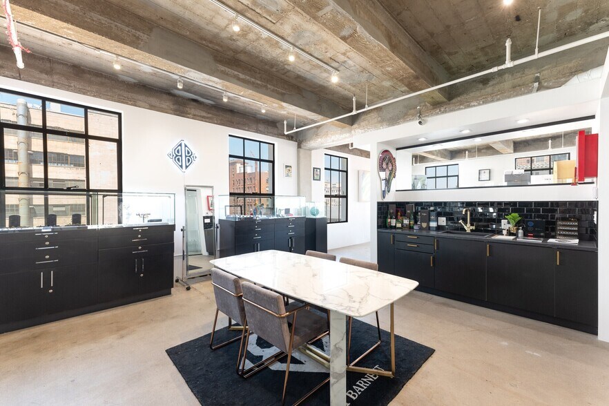 More Photos Of 742-748 S Hill St, Los Angeles Loft Creative Space For Lease