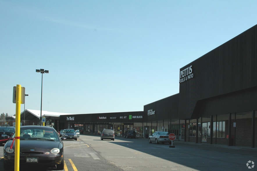 More Photos Of 851 Fairport Rd, East Rochester Unknown For Lease