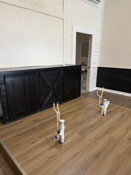 More Photos Of 100-104 N Church St, Thomaston Storefront For Sale