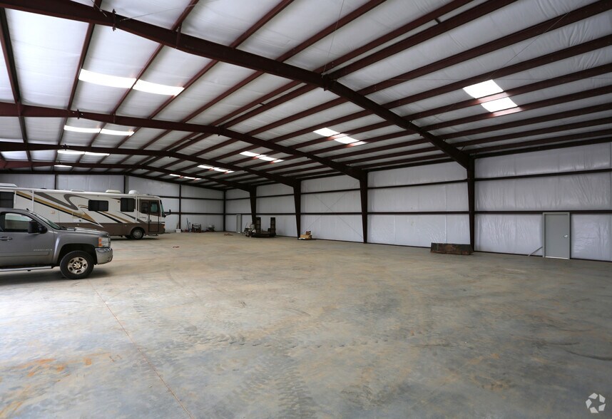 More Photos Of 71 Southern Ct, Hiram Warehouse For Lease