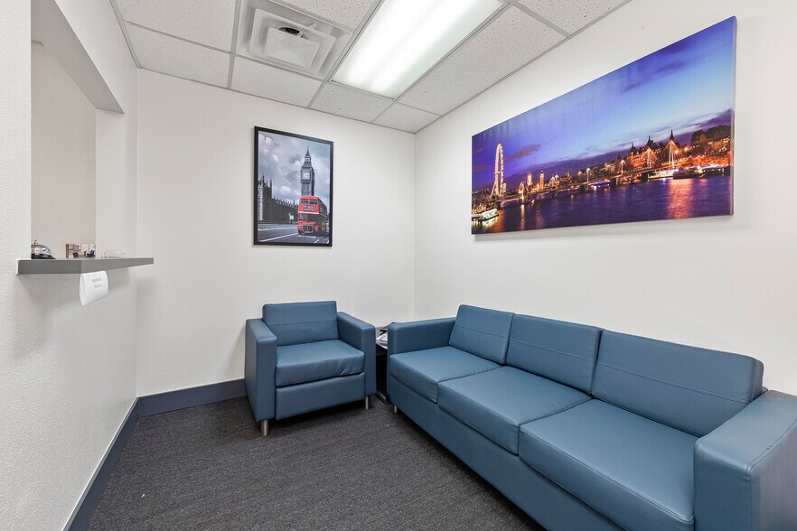 More Photos Of 301 Palmdale Blvd, Palmdale Office For Sale