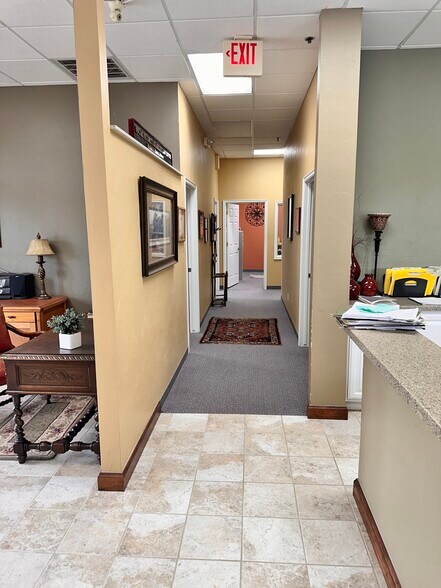 More Photos Of 1401-1425 E Ayers St, Edmond Office For Lease