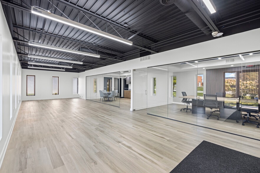 More Photos Of 23936 Industrial Park Dr, Farmington Hills Warehouse For Sale