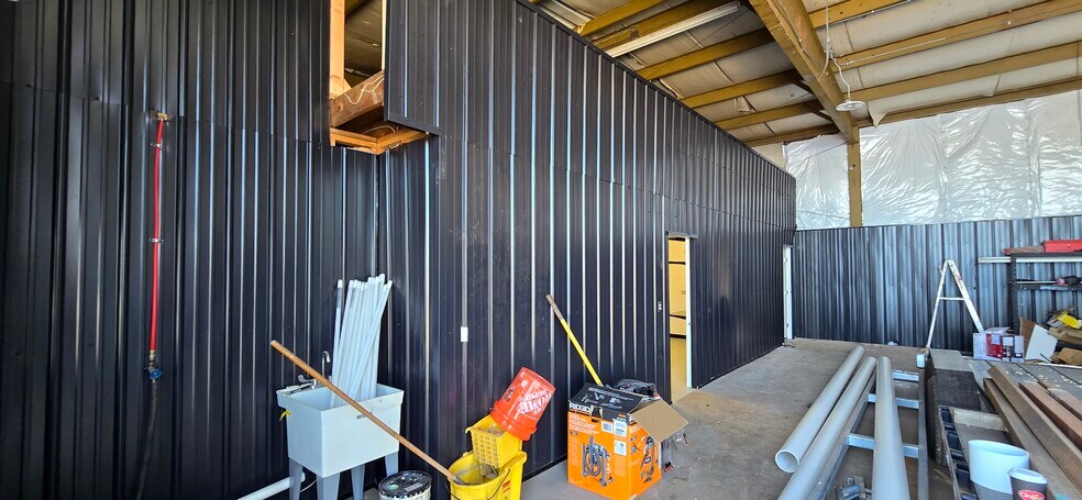 More Photos Of 6109 S I 35 Service Rd, Oklahoma City Flex For Lease