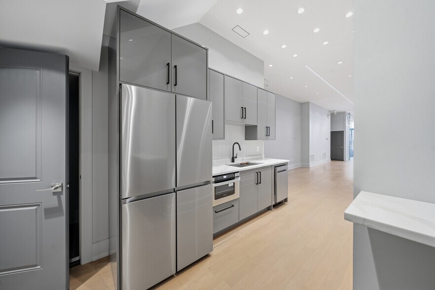 More Photos Of 619 W Randolph St, Chicago Restaurant For Sale