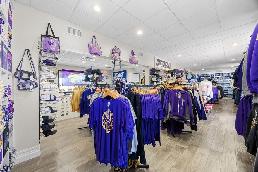 More Photos Of 14262 W State Highway 29, Liberty Hill General Retail For Sale