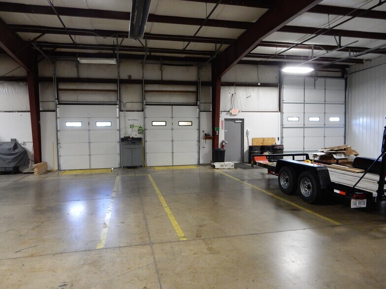 More Photos Of 120 Bentley Ct, Findlay Warehouse For Lease