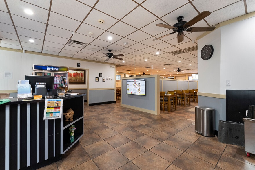 More Photos Of 140 E Felton Rd, Cartersville Restaurant For Sale