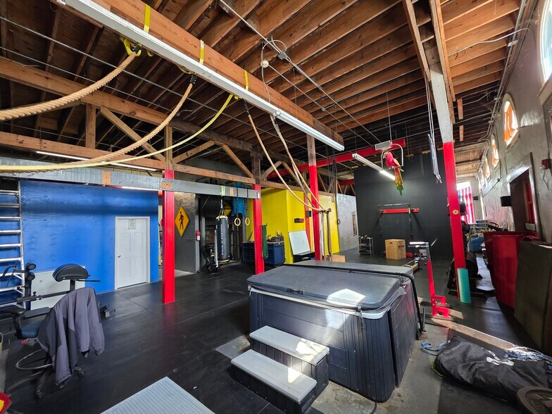 More Photos Of 501 W Front St, Orange Office For Sale