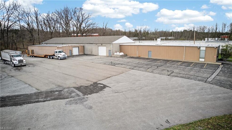 More Photos Of 3060 Gale Ave, Hubbard Warehouse For Sale