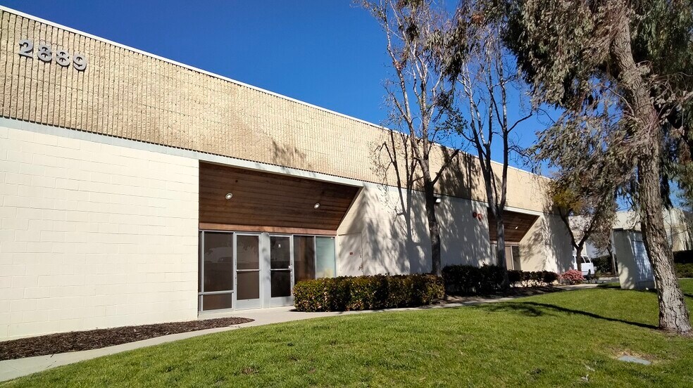More Photos Of 2889 Bunsen Ave, Ventura Warehouse For Lease