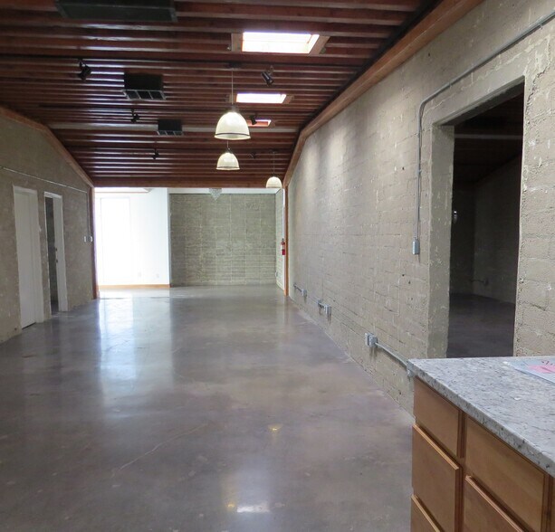 More Photos Of 1601-1605 Victory Blvd, Glendale Loft Creative Space For Sale