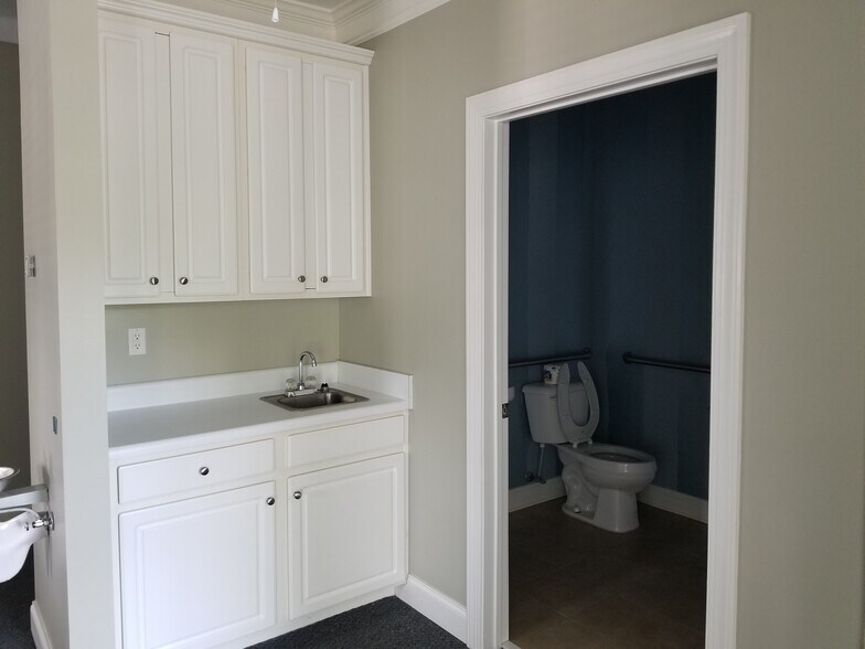 More Photos Of 3105 Creekside Village Dr, Kennesaw Office For Sale