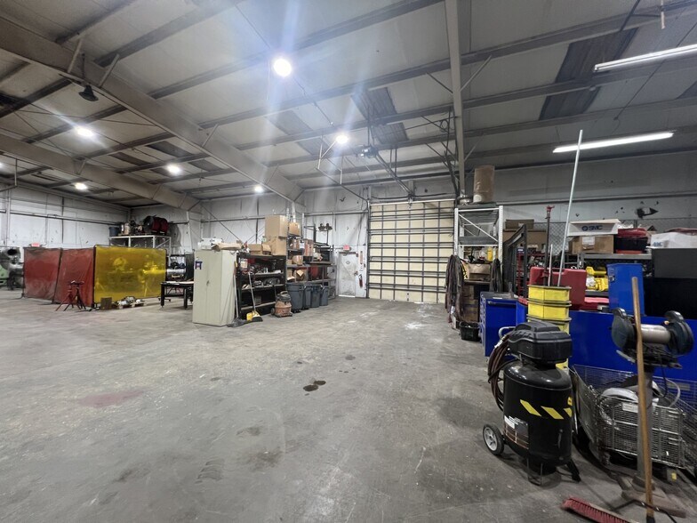 More Photos Of 720 W McNab Rd, Fort Lauderdale Manufacturing For Lease