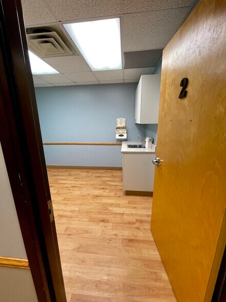 More Photos Of 1125 E Michigan Ave, Battle Creek Storefront Retail Office For Lease