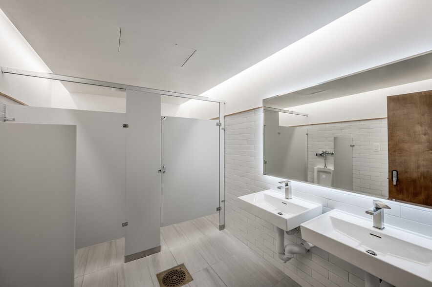 More Photos Of 5311 Kirby Dr, Houston Office For Lease