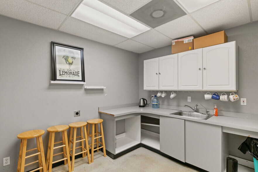 More Photos Of 872 E Sahara Ave, Las Vegas Medical For Lease