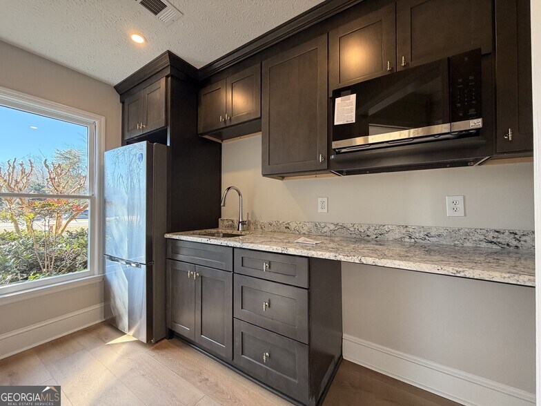 More Photos Of 1165 Cedar Shoals Dr, Athens Loft Creative Space For Sale