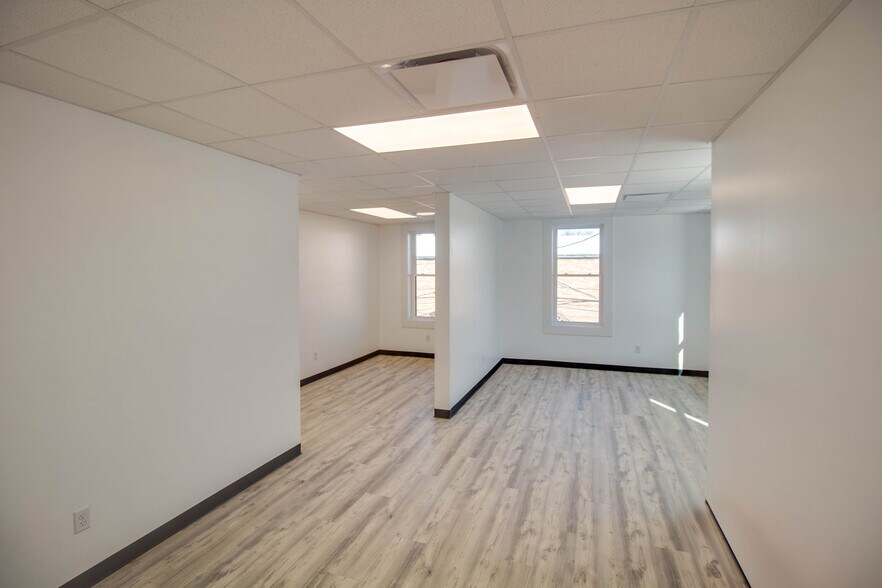 More Photos Of 107 N State St, Jerseyville Office For Lease