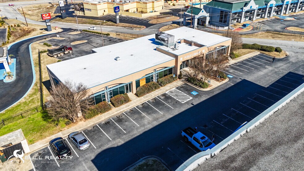 More Photos Of 110 Holiday Dr, Macon-Bibb Medical For Lease