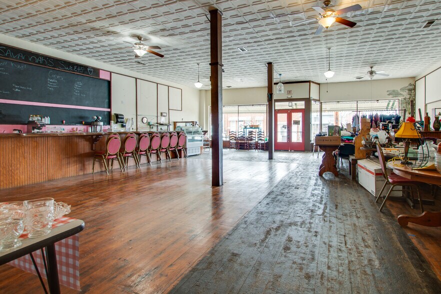 More Photos Of 108 W Walnut St, Smithville Restaurant For Sale