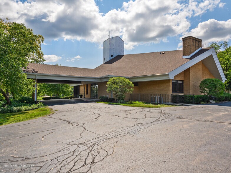 More Photos Of 47 Church St, Lake Zurich Religious Facility For Sale