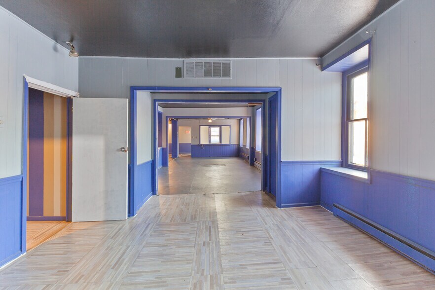More Photos Of 194-198 Main St, Emmaus Restaurant For Sale
