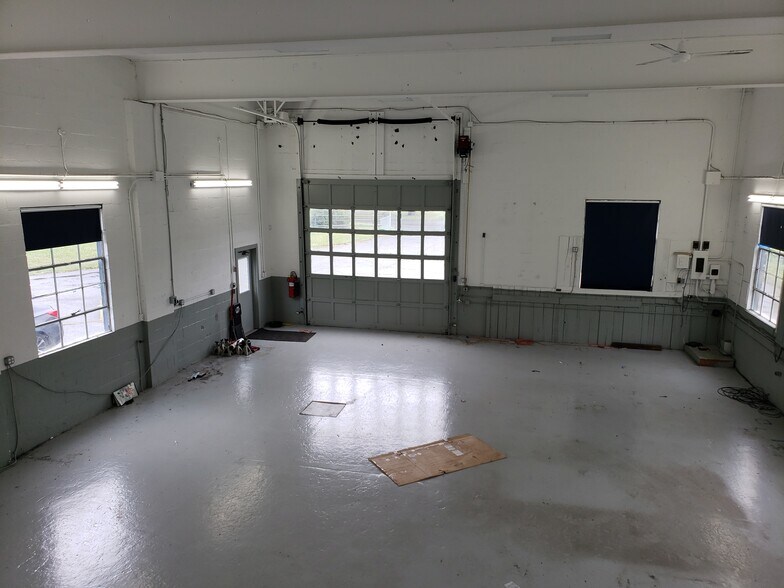 More Photos Of 65 Sunderland Rd, Amherst Research And Development For Lease