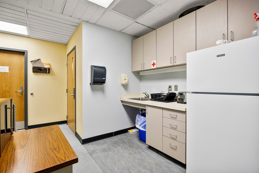 More Photos Of 60 S Pearl St, Albany Office For Sale