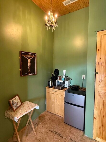 More Photos Of 401 N Busch Ave, Mountain Grove Office For Sale