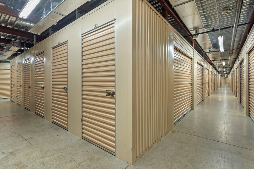 More Photos Of 2908 Mahan Dr, Tallahassee Self Storage For Sale